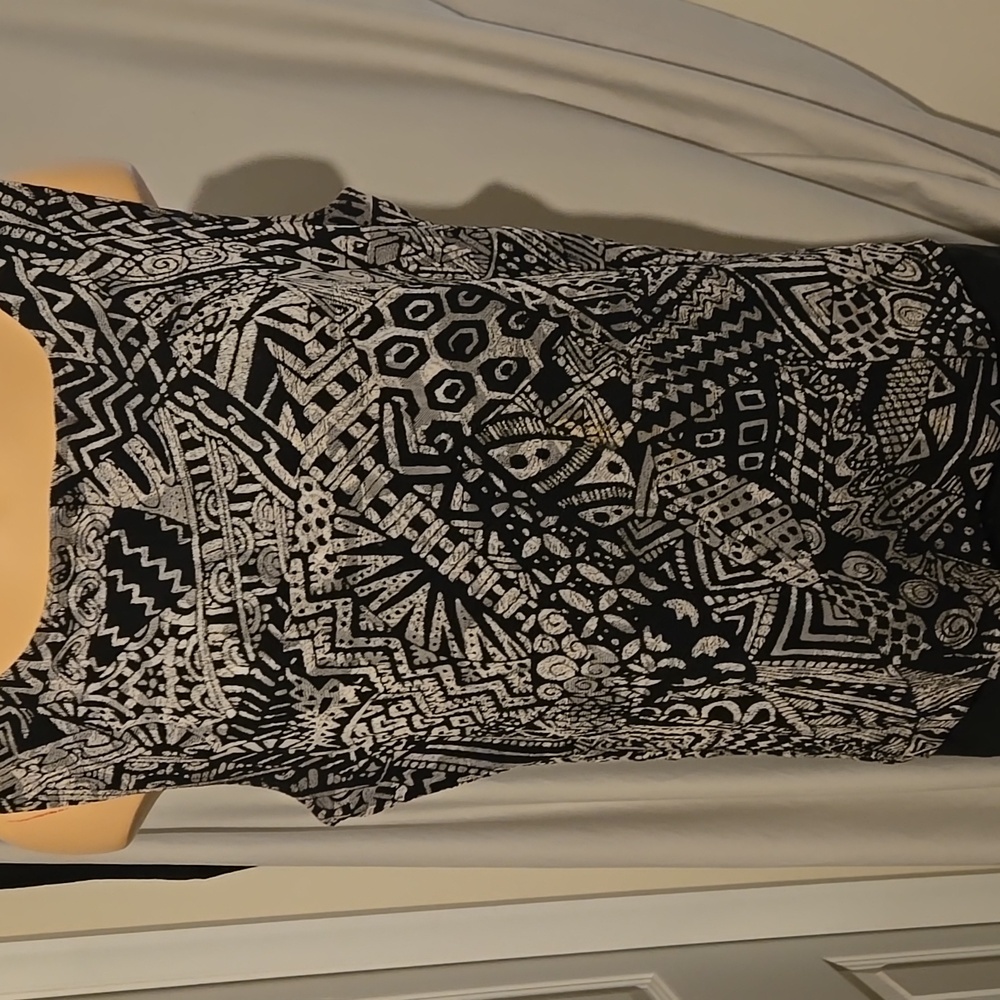 Chico's Dressy Black And White Azteck Tank Top Sz 3